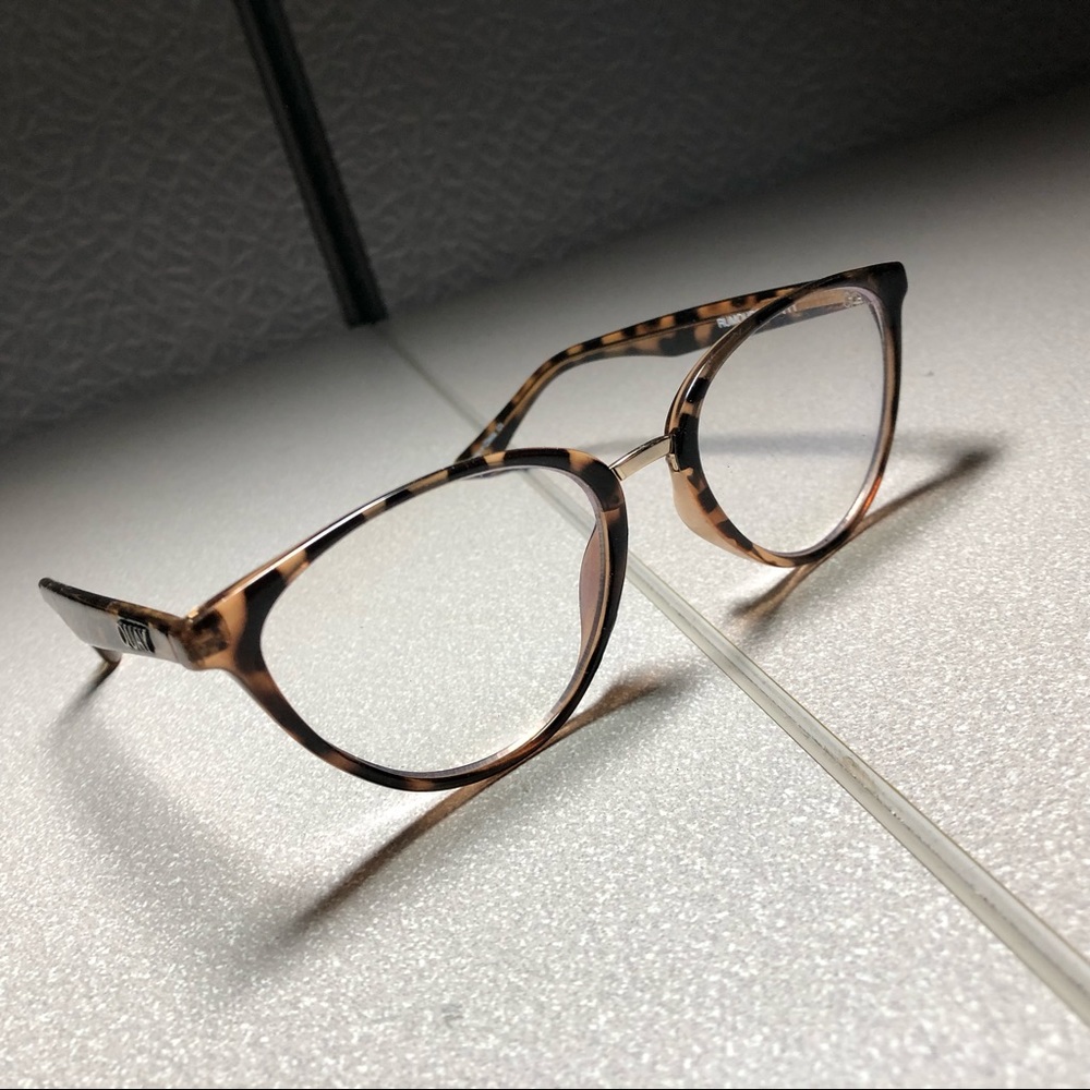 QUAY RUMORS BLUE LIGHT GLASSES